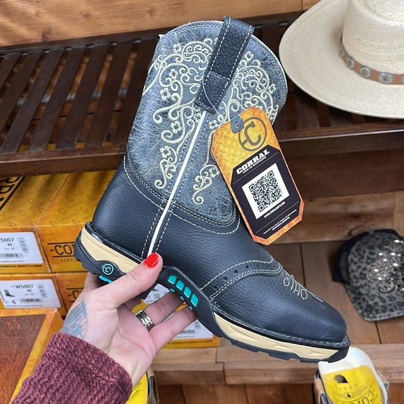 New Corral Work boots - Picture 3 of 5